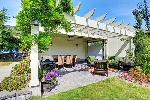 terrasse pavé uni avec pergola